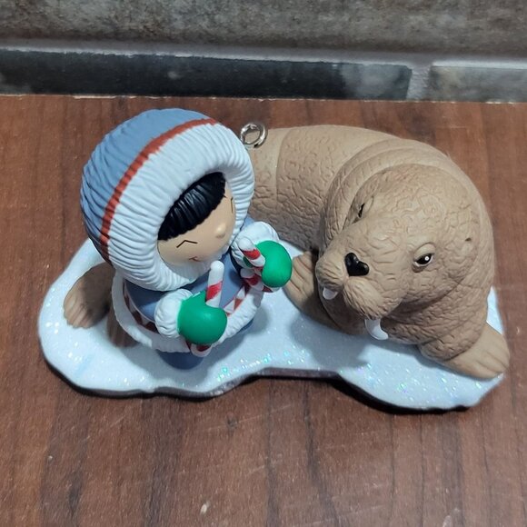 Hallmark Frosty Friends 2011 Eskimo Walrus Christmas Ornament - Picture 6 of 13